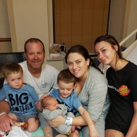 Meet your Posher, Cori - Picture 3 of 3